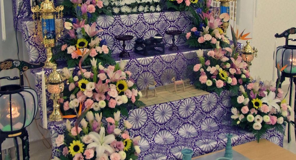 初盆の花祭壇